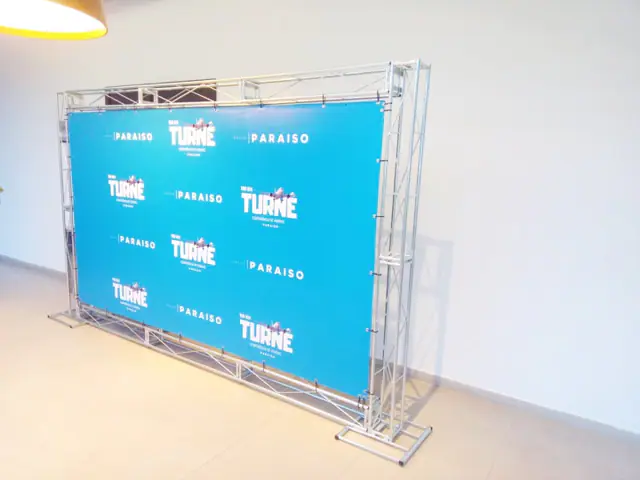 Backdrop produzida e instalada sob medida.