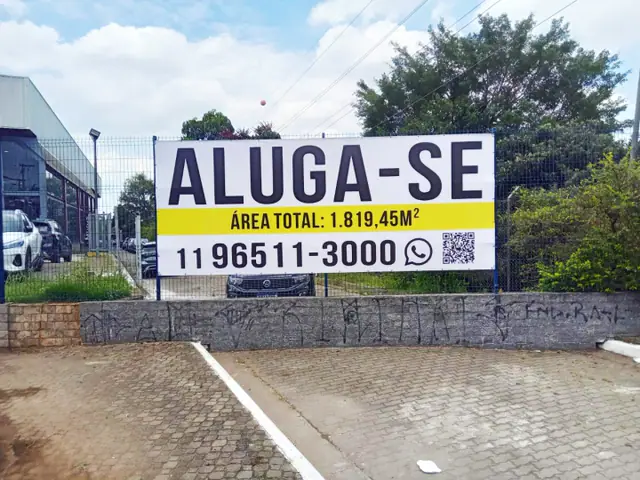 Banner produzida e instalada sob medida.