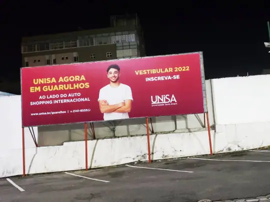 Lona outdoor produzida e instalada sob medida.