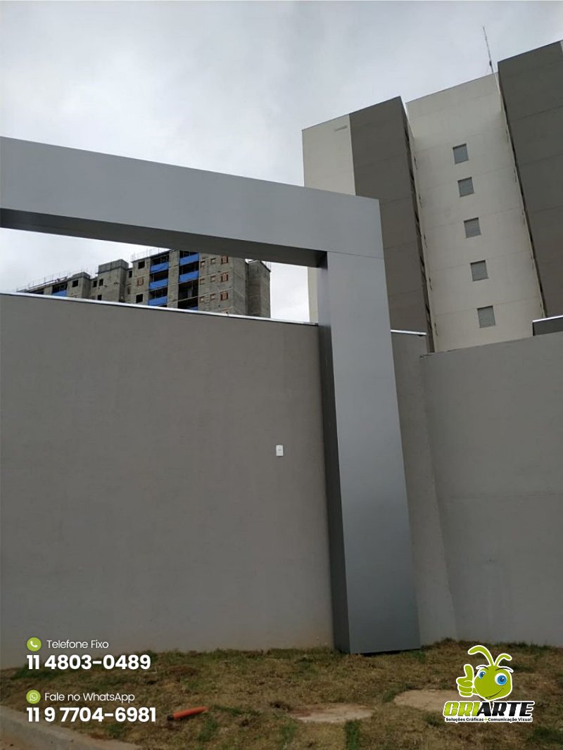 Fachada com Revestimento de Colunas em ACM Prata Exemplo 1 | Gráfica Criarte Fachada com Revestimento de Colunas em ACM Prata Exemplo 1 | Gráfica Criarte