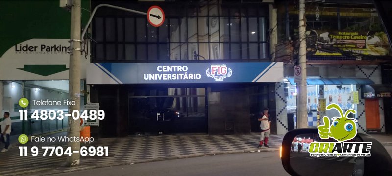 Fachada de ACM com Iluminação Interna de Faculdade Exemplo 1 | Gráfica Criarte