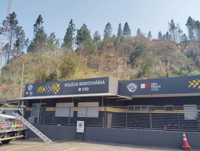 Fachada em ACM com Letras Caixa