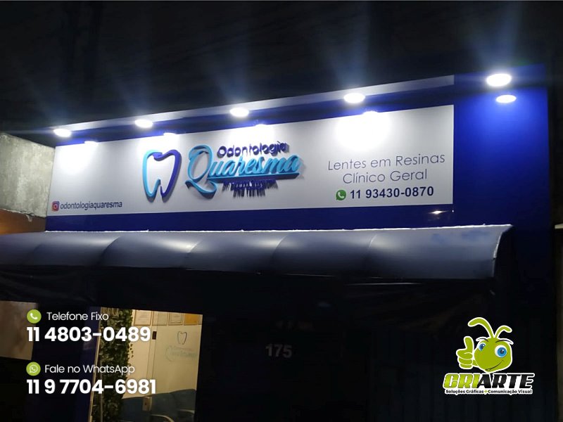 Fachada Personalizada para Dentista Iluminada | Gráfica Criarte Fachada Personalizada para Dentista Iluminada | Gráfica Criarte