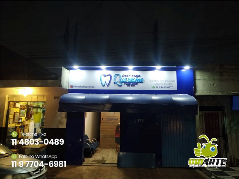 Fachada Personalizada para Dentista Iluminada Exemplo 1 | Gráfica Criarte Fachada Personalizada para Dentista Iluminada Exemplo 1 | Gráfica Criarte