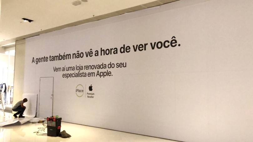 Impressão e Aplicação de Adesivo em Tapume