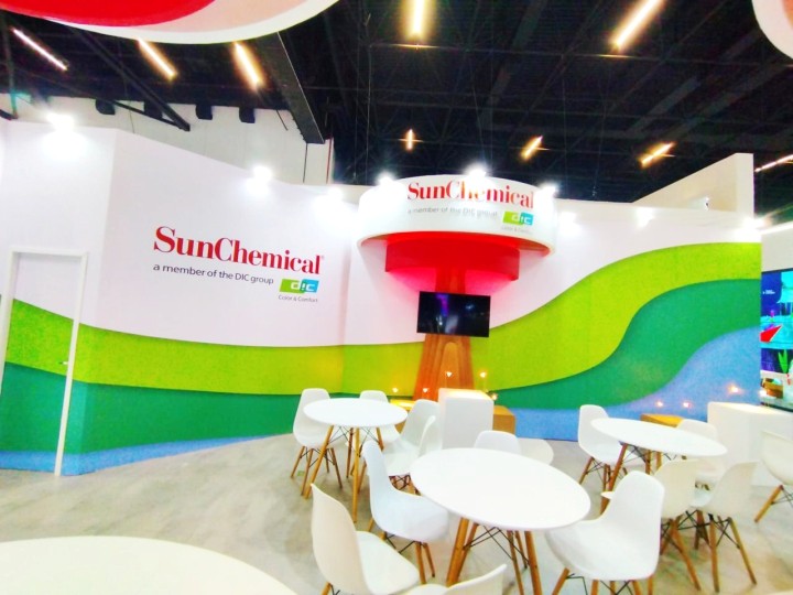 Impressão e Aplicação de Adesivo