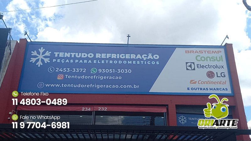 Placa de Lona com Moldura e Armação Instalada Exemplo 1 | Gráfica Criarte