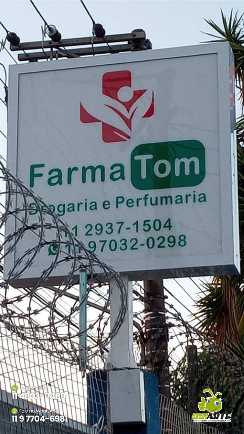 Totem Luminoso em Acrílico Iluminado para Farmácia Exemplo 1 | Gráfica Criarte